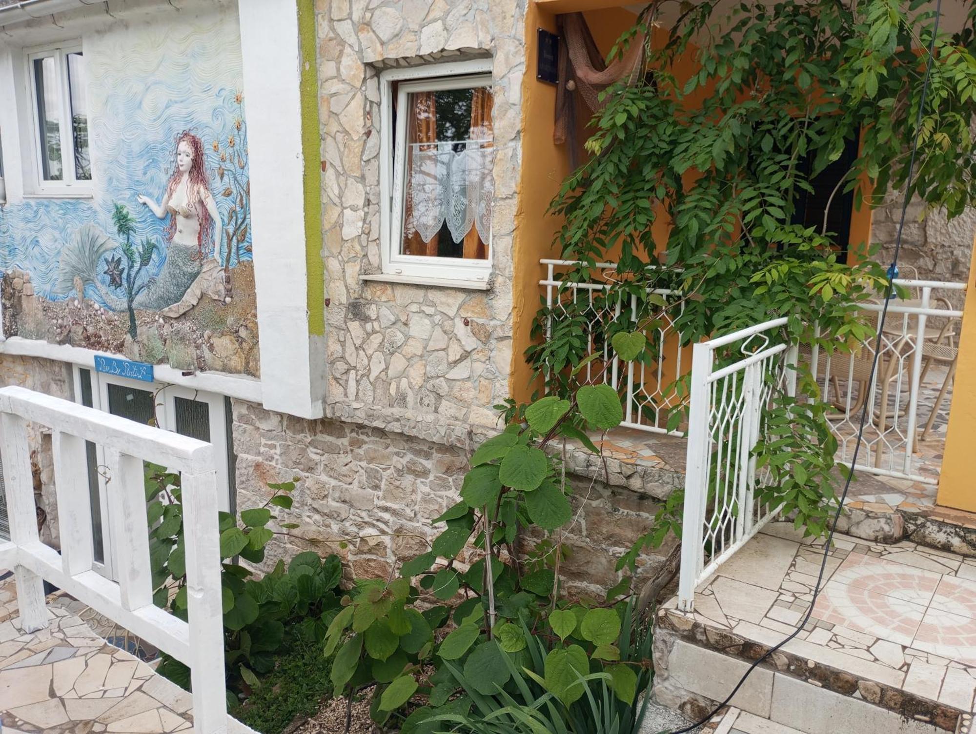 Apartman Sirena Pićan Екстериор снимка